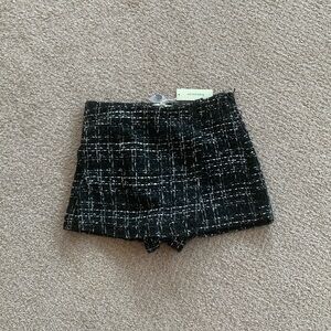 NWT Francesca’s skirt/shorts.